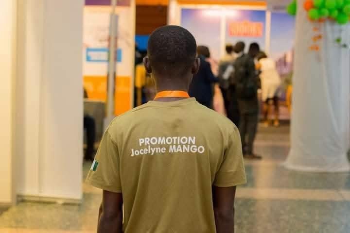 Tenue officielle d'une promotion parrainée par la Présidente